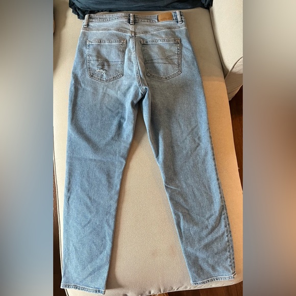 AE mom jeans. Stretch. Size 6 regular. - Picture 2 of 2